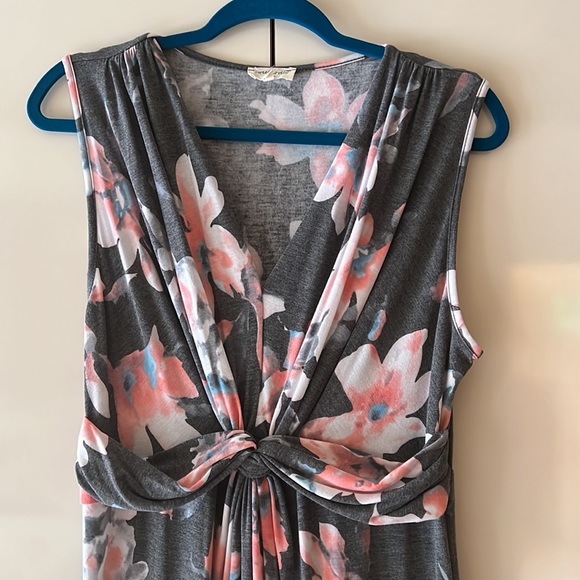 Easy breezy dress right here.  Large - Picture 2 of 4